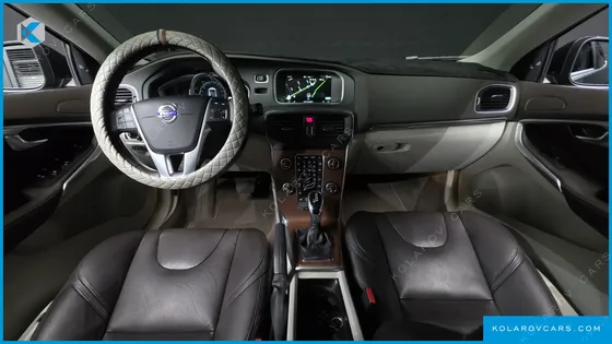 VOLVO V40 D4