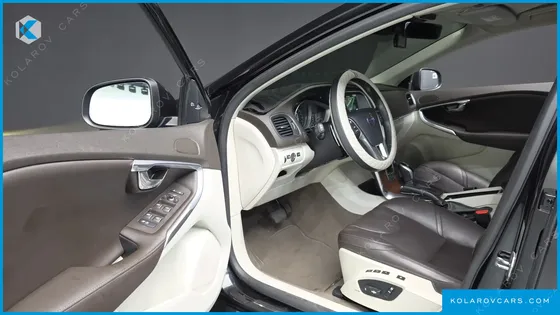VOLVO V40 D4