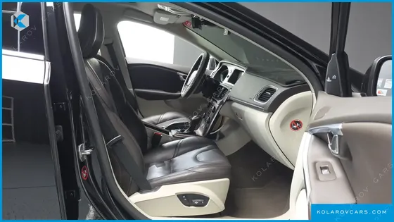 VOLVO V40 D4
