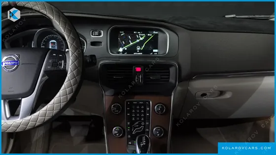 VOLVO V40 D4