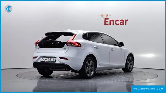 VOLVO V40 D3