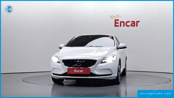 VOLVO V40 D3