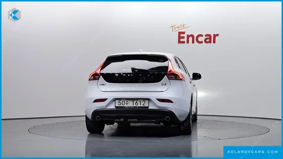 VOLVO V40 D3