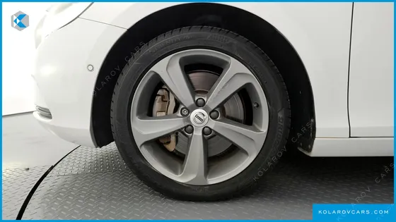 VOLVO V40 D3