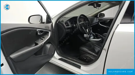 VOLVO V40 D3
