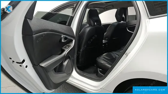 VOLVO V40 D3