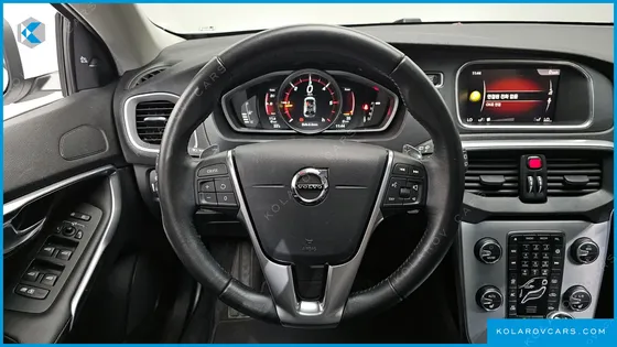 VOLVO V40 D3