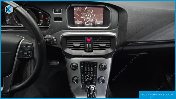 VOLVO V40 D3