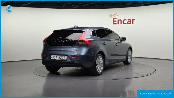 VOLVO V40 D2