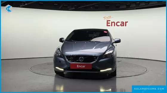 VOLVO V40 D2