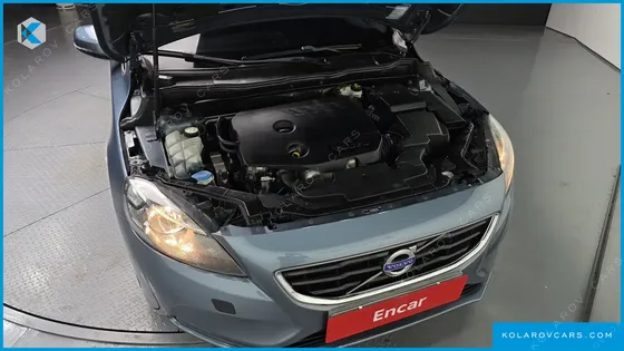 VOLVO V40 D2