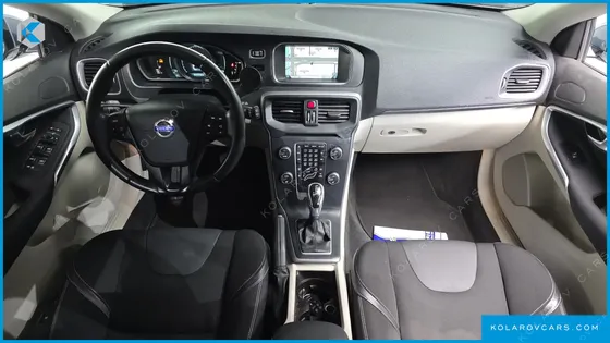 VOLVO V40 D2