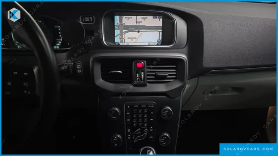 VOLVO V40 D2