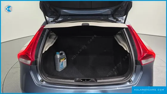 VOLVO V40 D2