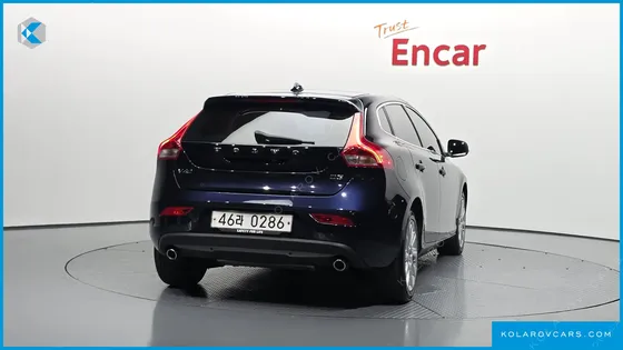 VOLVO V40 D3