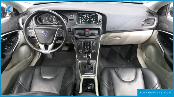 VOLVO V40 D3
