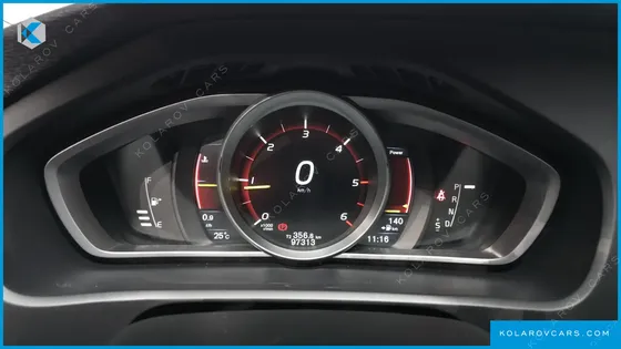VOLVO V40 D3