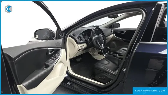 VOLVO V40 D3