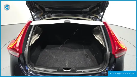 VOLVO V40 D3