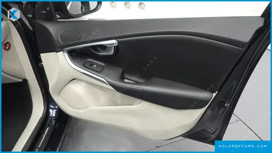 VOLVO V40 D3