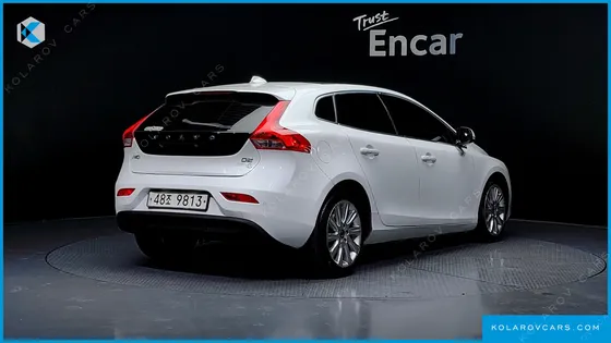 VOLVO V40 D2