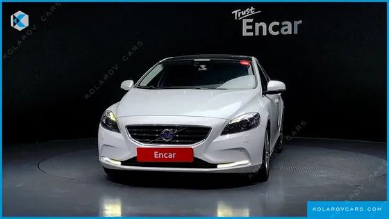 VOLVO V40 D2