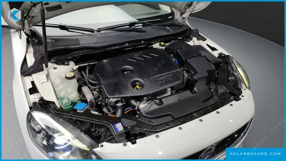 VOLVO V40 D2