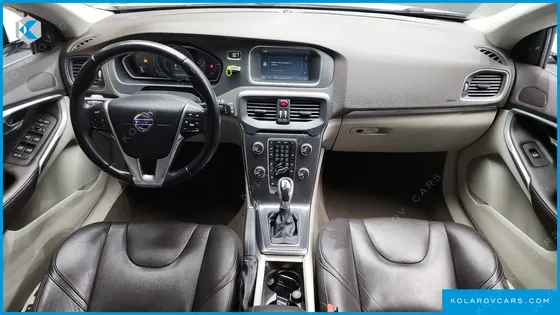VOLVO V40 D2