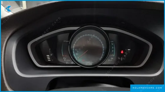 VOLVO V40 D2