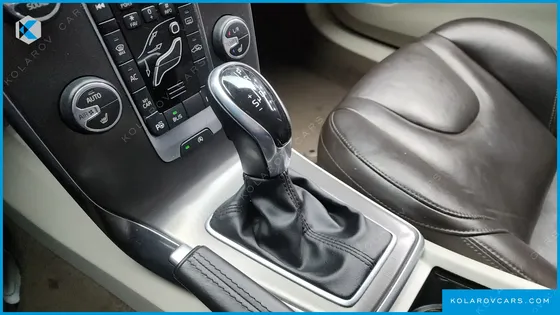 VOLVO V40 D2