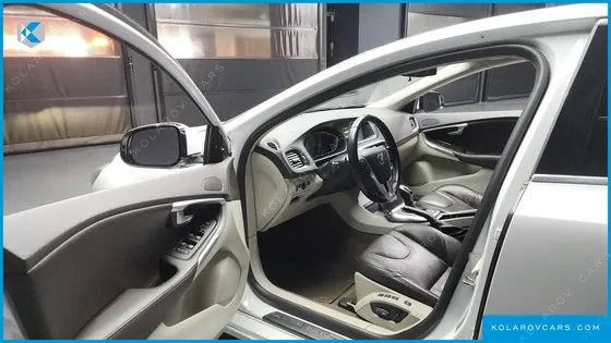 VOLVO V40 D2