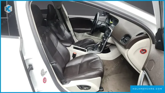 VOLVO V40 D2