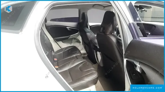 VOLVO V40 D2
