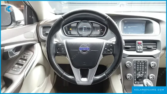 VOLVO V40 D2