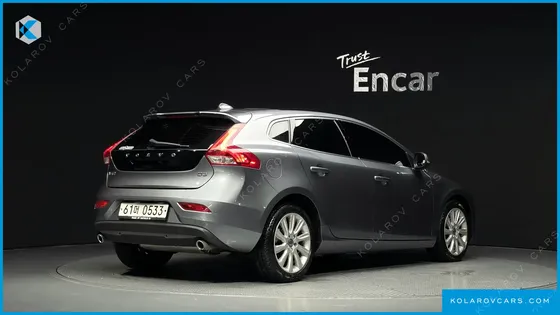 VOLVO V40 D3