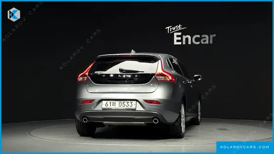 VOLVO V40 D3