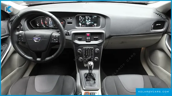VOLVO V40 D3
