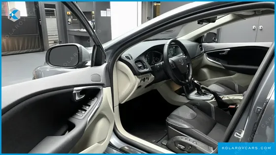 VOLVO V40 D3