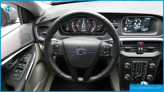 VOLVO V40 D3