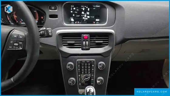 VOLVO V40 D3