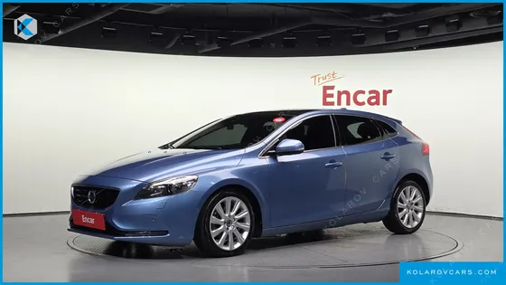 VOLVO V40 D2