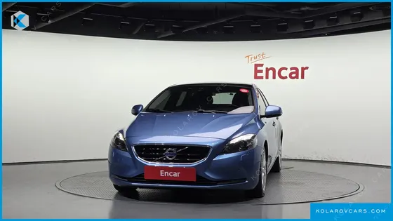 VOLVO V40 D2