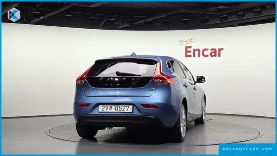 VOLVO V40 D2