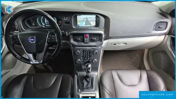VOLVO V40 D2