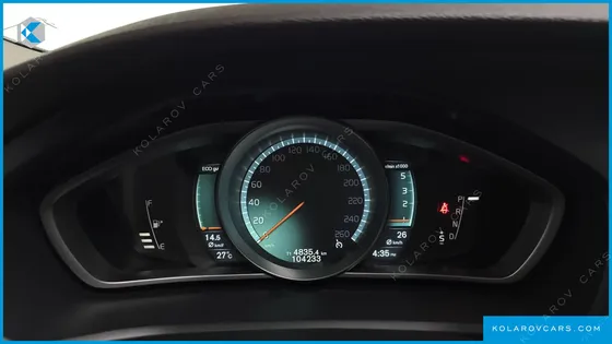 VOLVO V40 D2