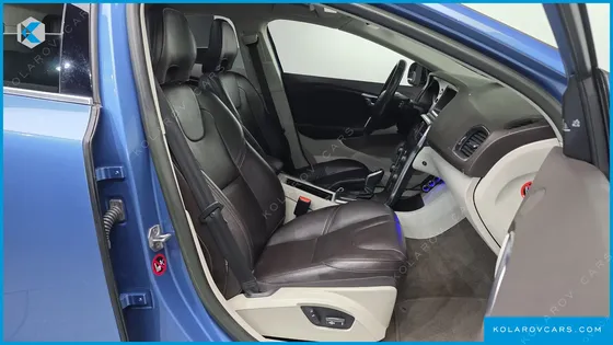 VOLVO V40 D2