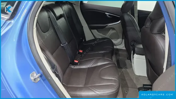 VOLVO V40 D2