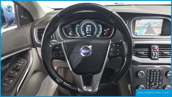 VOLVO V40 D2