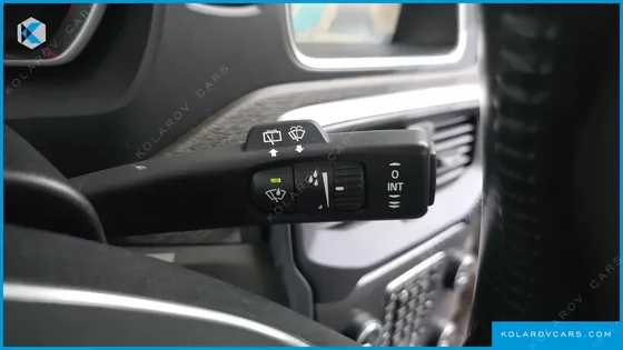 VOLVO V40 D2