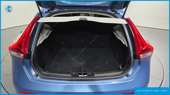 VOLVO V40 D2